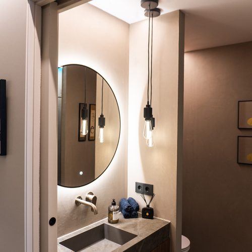 baño siute de diseño exclisvo con luminosidad, estilo contemporaneo y elegante
