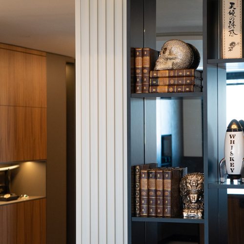 Estantería decorative con piezas de @Baobab collection, @Luzio y @Zara Home